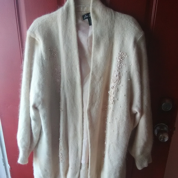 Lee Sands Angora soft wool cardigan. Warm. - Picture 3 of 8